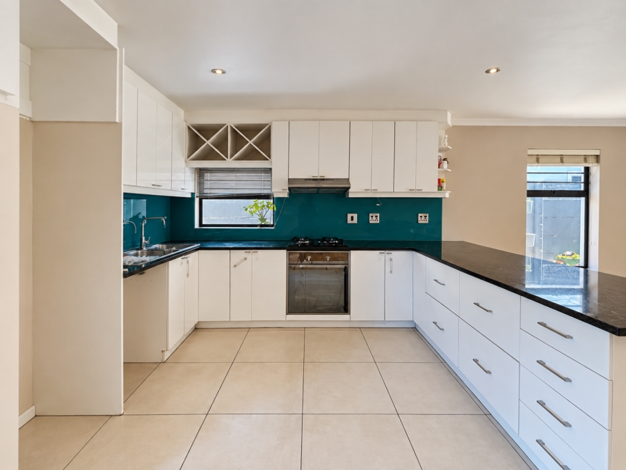 To Let 2 Bedroom Property for Rent in Diep River Western Cape